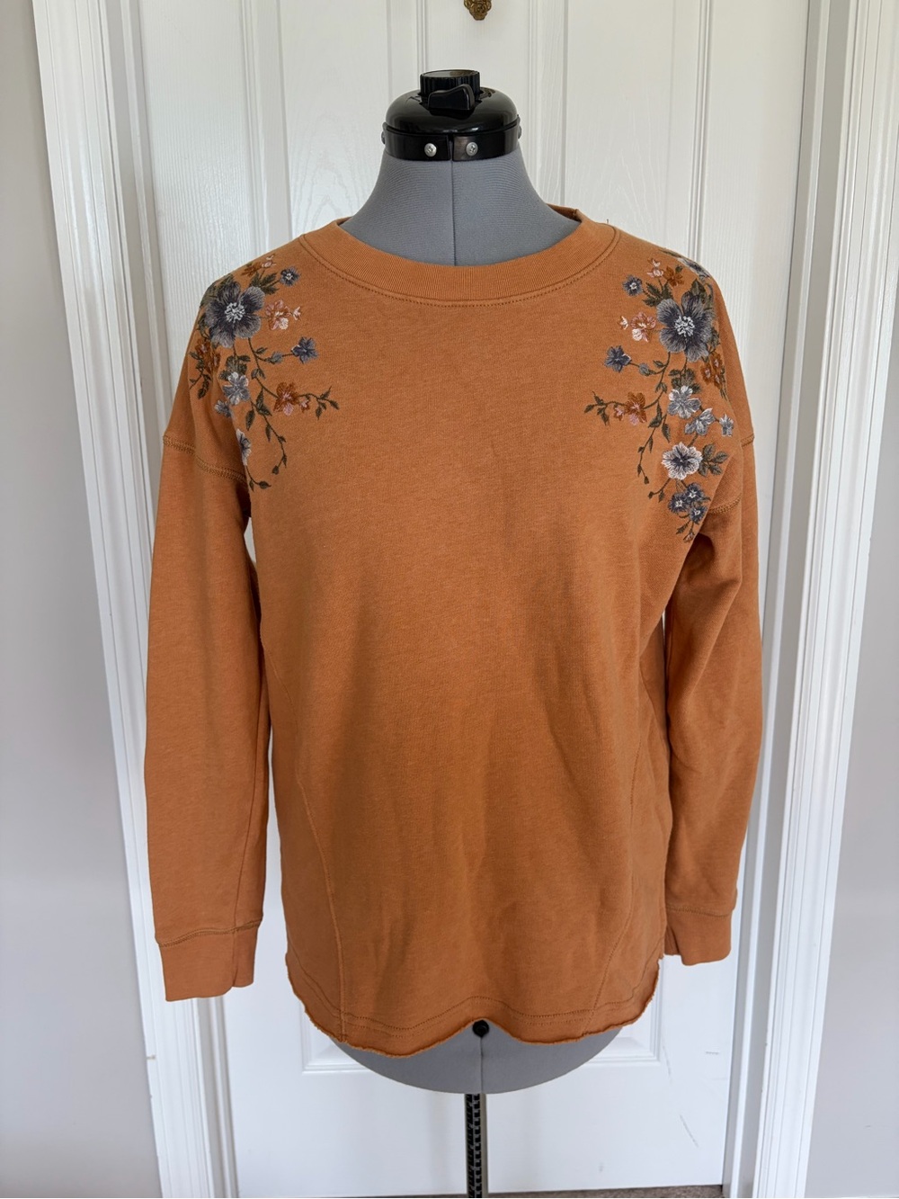 American Eagle Floral-Embroidered Sweatshirt XS